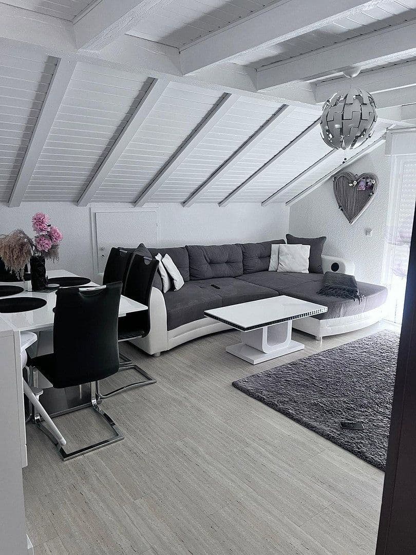 Pronájem bytu 4+1 82 m², Neckartenzlingen, Bádensko-Württembersko Pronájem bytu 4+1 82 m², Neckartenzlingen, Bádensko-Württembersko