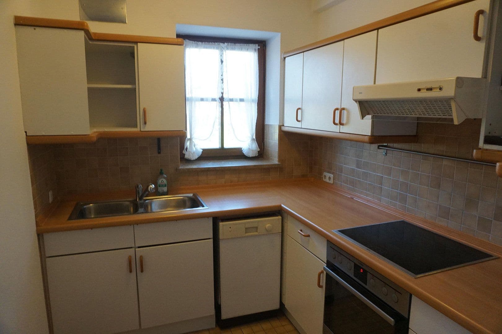 Prodej domu 300 m², pozemek 931 m², Huglfing, Bavorsko Prodej domu 300 m², pozemek 931 m², Huglfing, Bavorsko