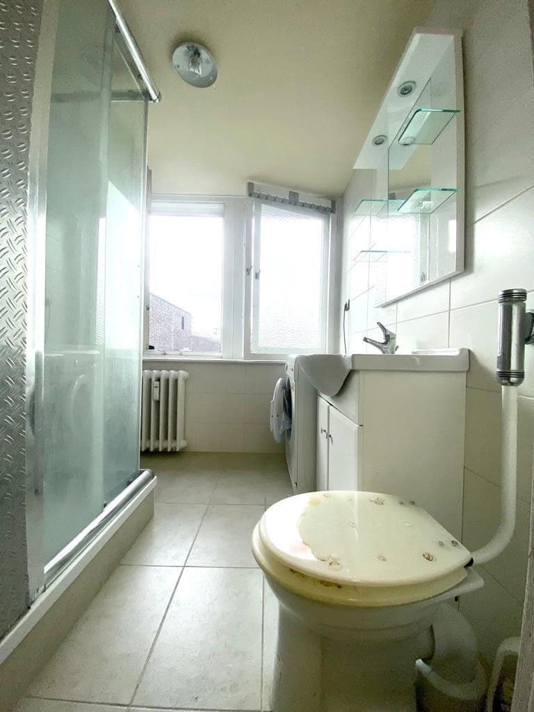 Prodej bytu 2+1 45 m², Kurfürstendamm 154, Berlin, Berlín Prodej bytu 2+1 45 m², Kurfürstendamm 154, Berlin, Berlín