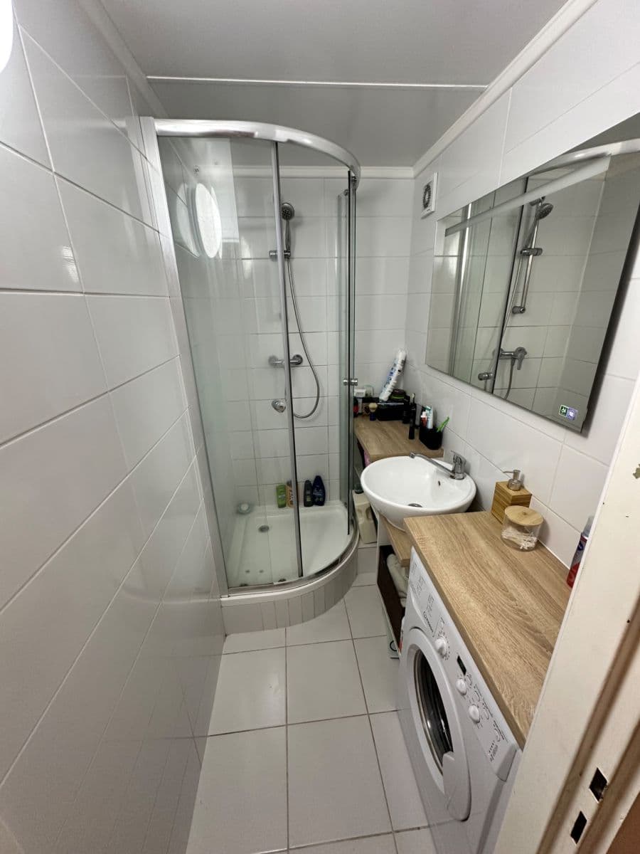 Prodej bytu 2+kk 45 m², Kozmíkova, Praha, Praha Prodej bytu 2+kk 45 m², Kozmíkova, Praha, Praha