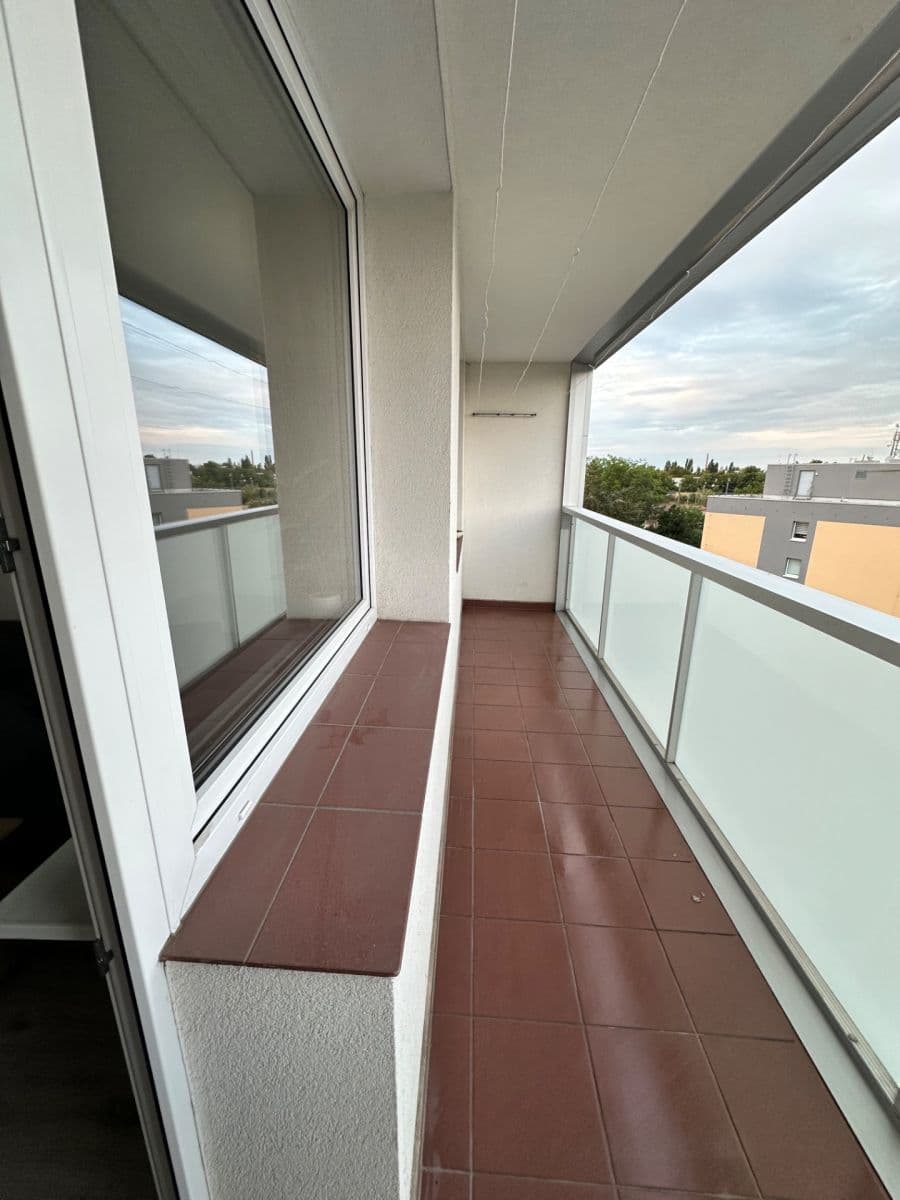 Prodej bytu 2+kk 45 m², Kozmíkova, Praha, Praha Prodej bytu 2+kk 45 m², Kozmíkova, Praha, Praha