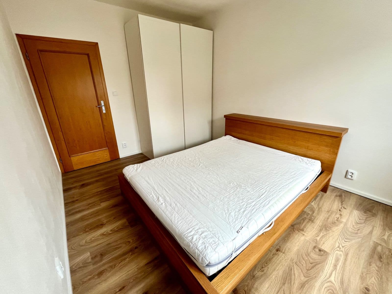 Pronájem bytu 2+1 56 m², Jeseniova, Praha, Praha Pronájem bytu 2+1 56 m², Jeseniova, Praha, Praha