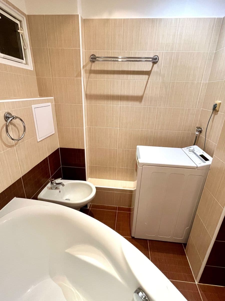 Pronájem bytu 2+1 56 m², Jeseniova, Praha, Praha Pronájem bytu 2+1 56 m², Jeseniova, Praha, Praha