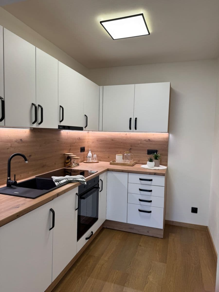 Pronájem bytu 2+kk 49 m², Rozmarýnová, Most, Ústecký kraj Pronájem bytu 2+kk 49 m², Rozmarýnová, Most, Ústecký kraj