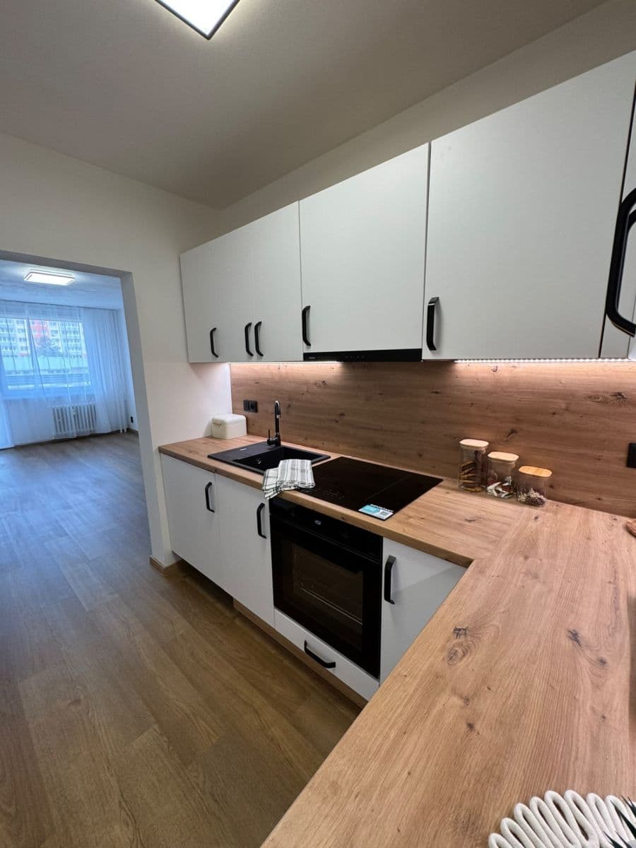 Pronájem bytu 2+kk 49 m², Rozmarýnová, Most, Ústecký kraj Pronájem bytu 2+kk 49 m², Rozmarýnová, Most, Ústecký kraj