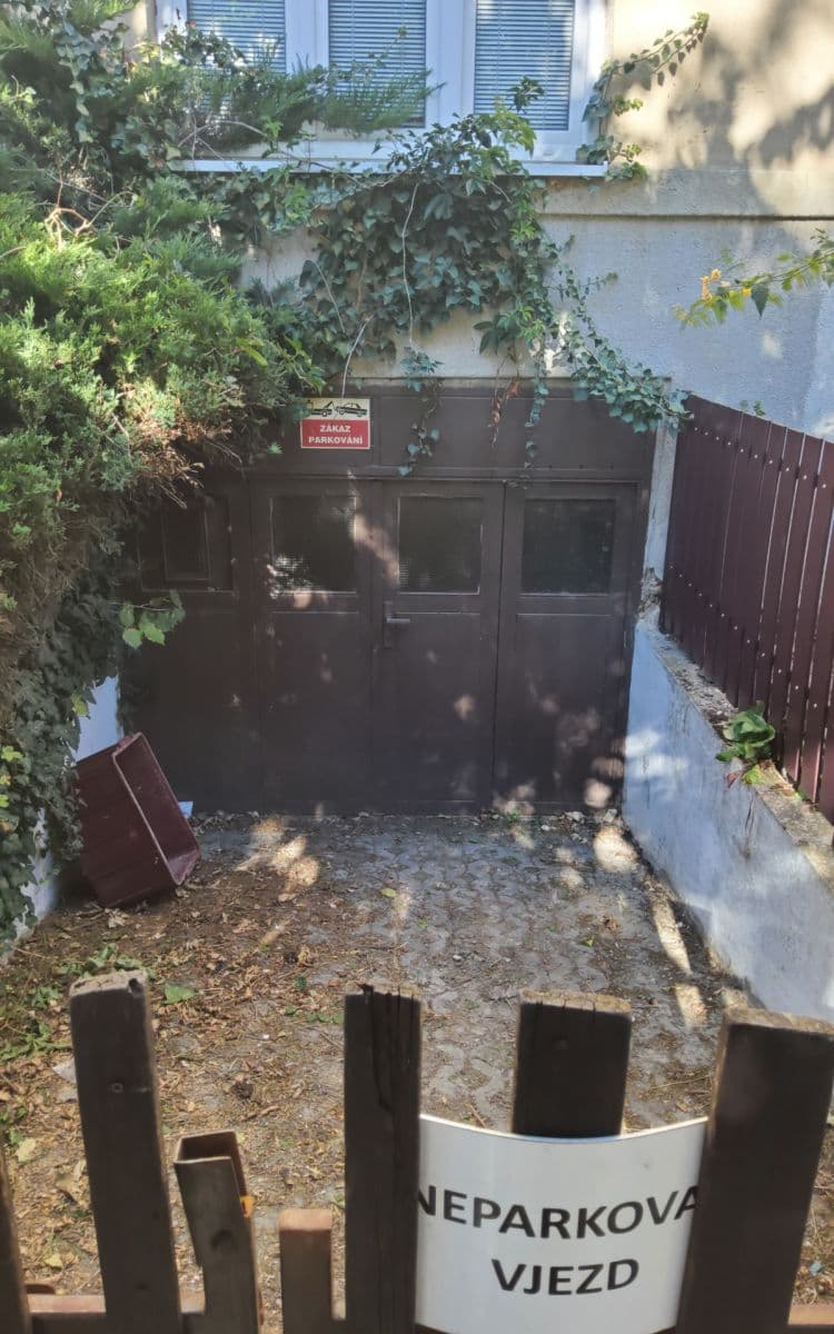 Pronájem garáže 18 m², Brno, Jihomoravský kraj Pronájem garáže 18 m², Brno, Jihomoravský kraj