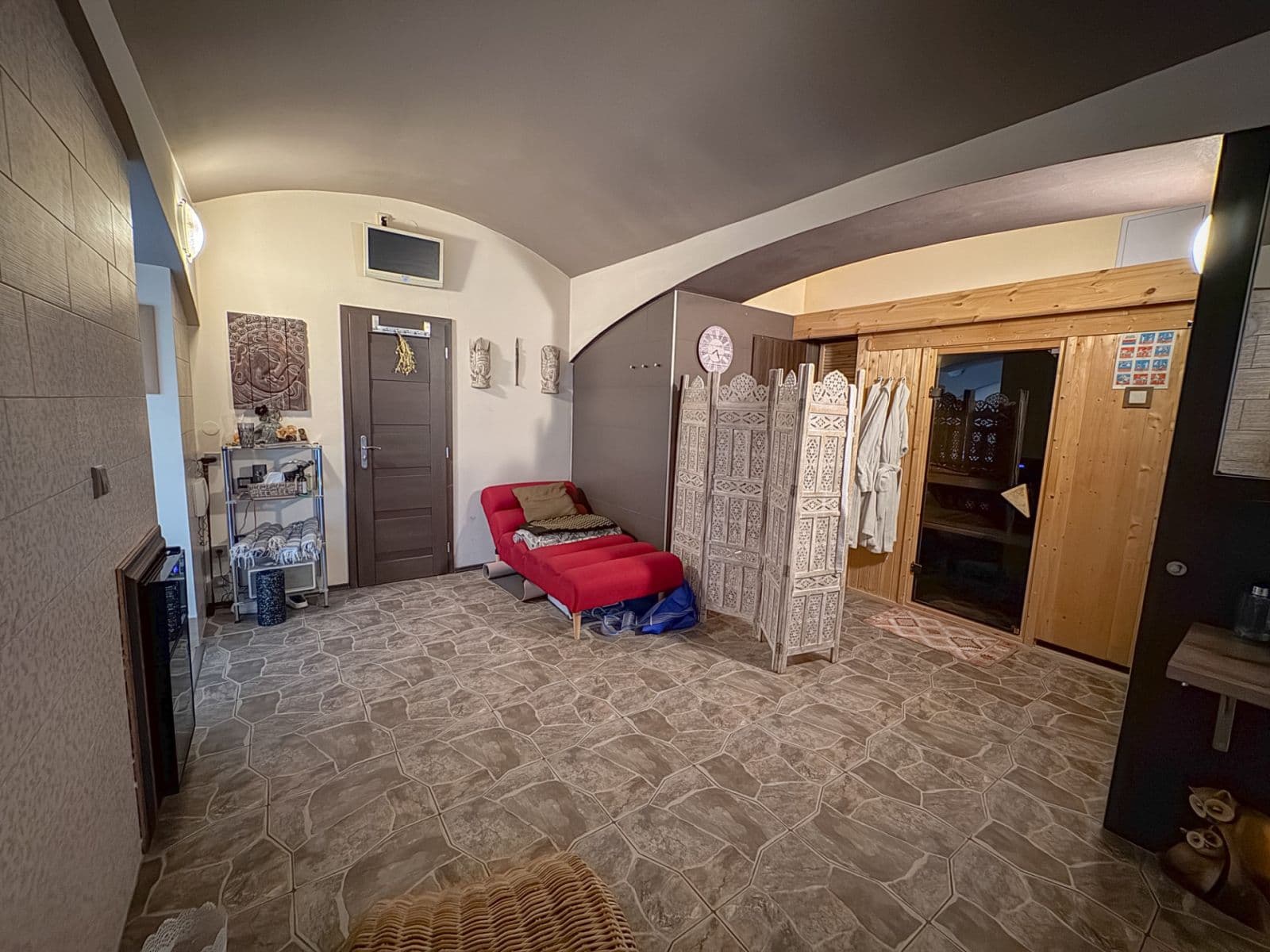 Pronájem nebytového prostoru 40 m², Ke dvoru, Černolice, Středočeský kraj Pronájem nebytového prostoru 40 m², Ke dvoru, Černolice, Středočeský kraj