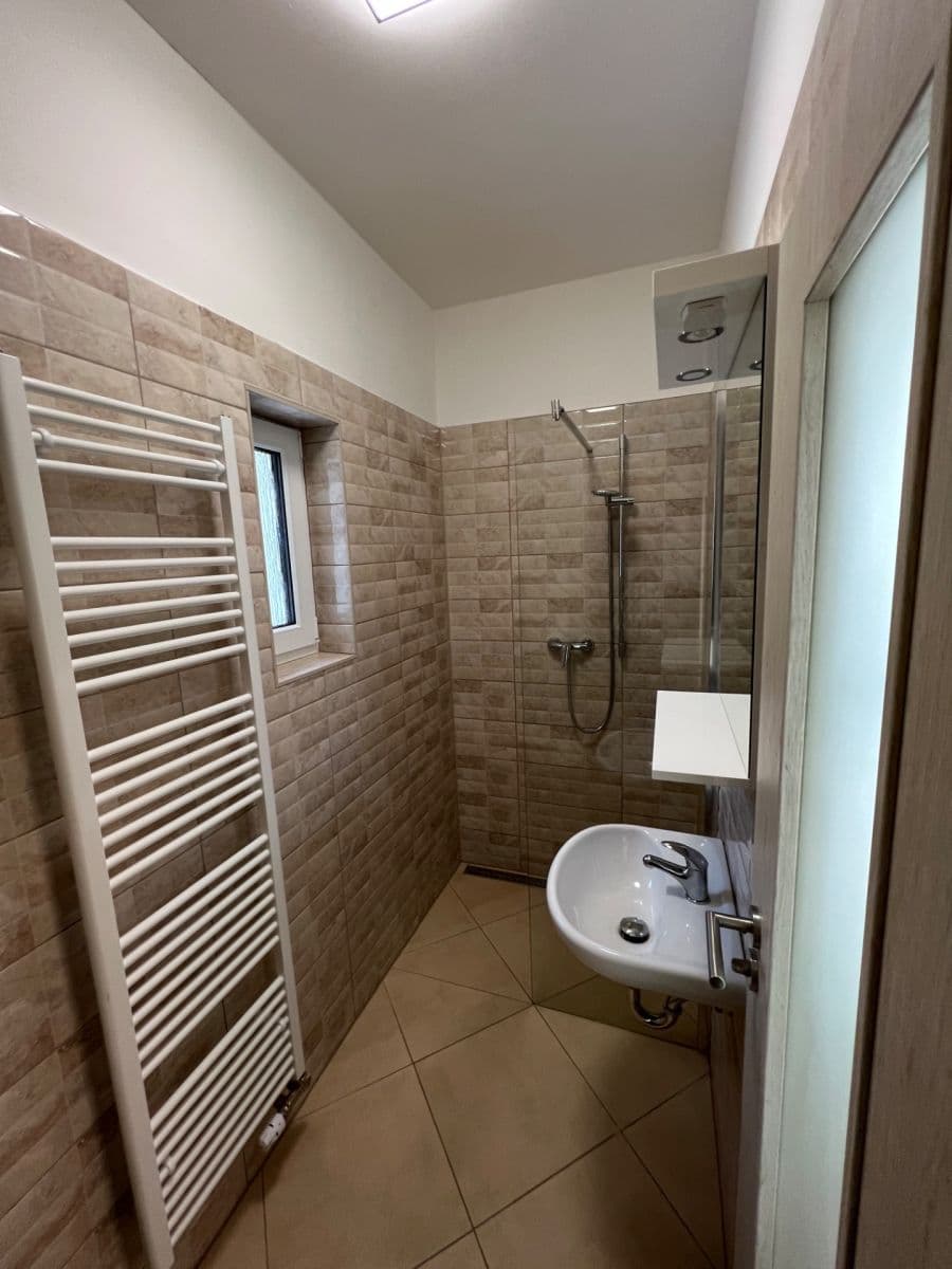Pronájem bytu 1+kk 40 m², Náchodská, Praha, Praha Pronájem bytu 1+kk 40 m², Náchodská, Praha, Praha