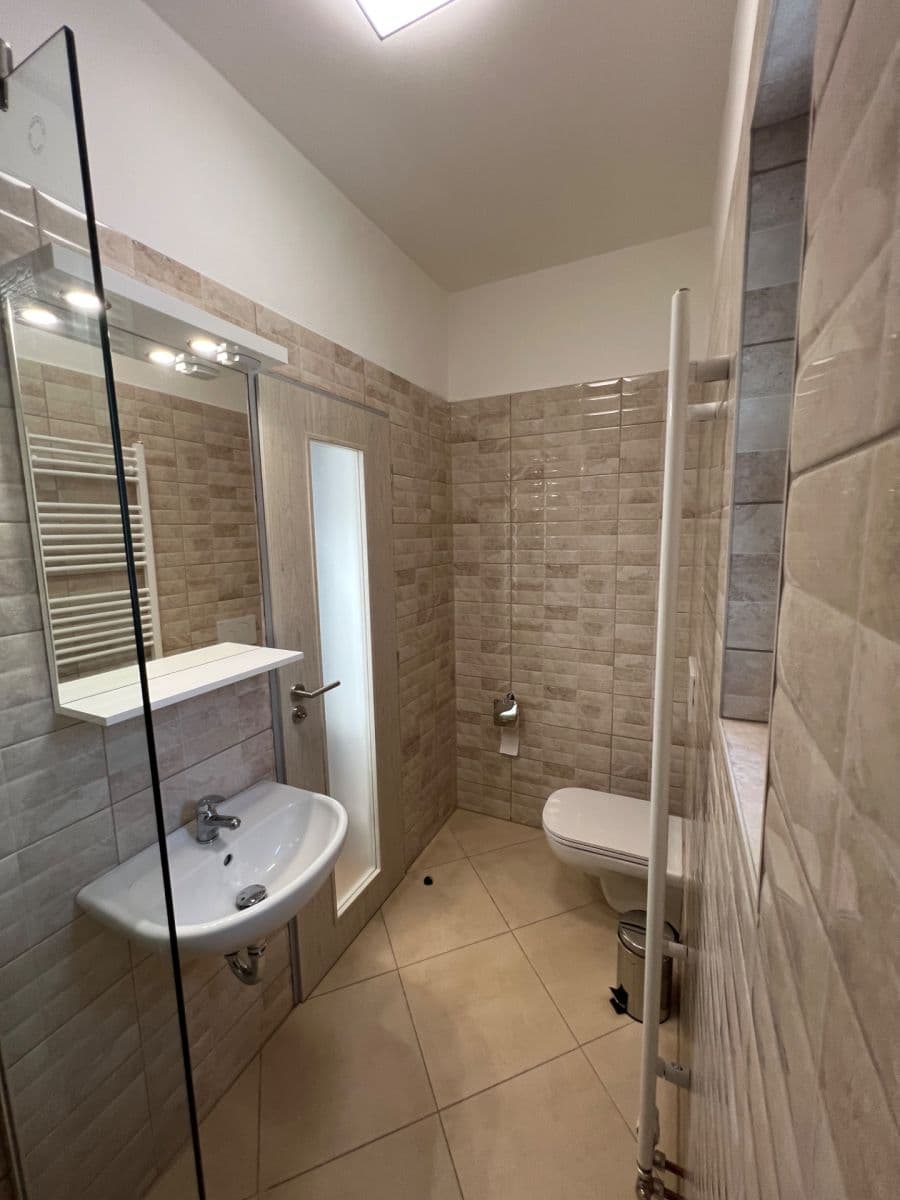 Pronájem bytu 1+kk 40 m², Náchodská, Praha, Praha Pronájem bytu 1+kk 40 m², Náchodská, Praha, Praha