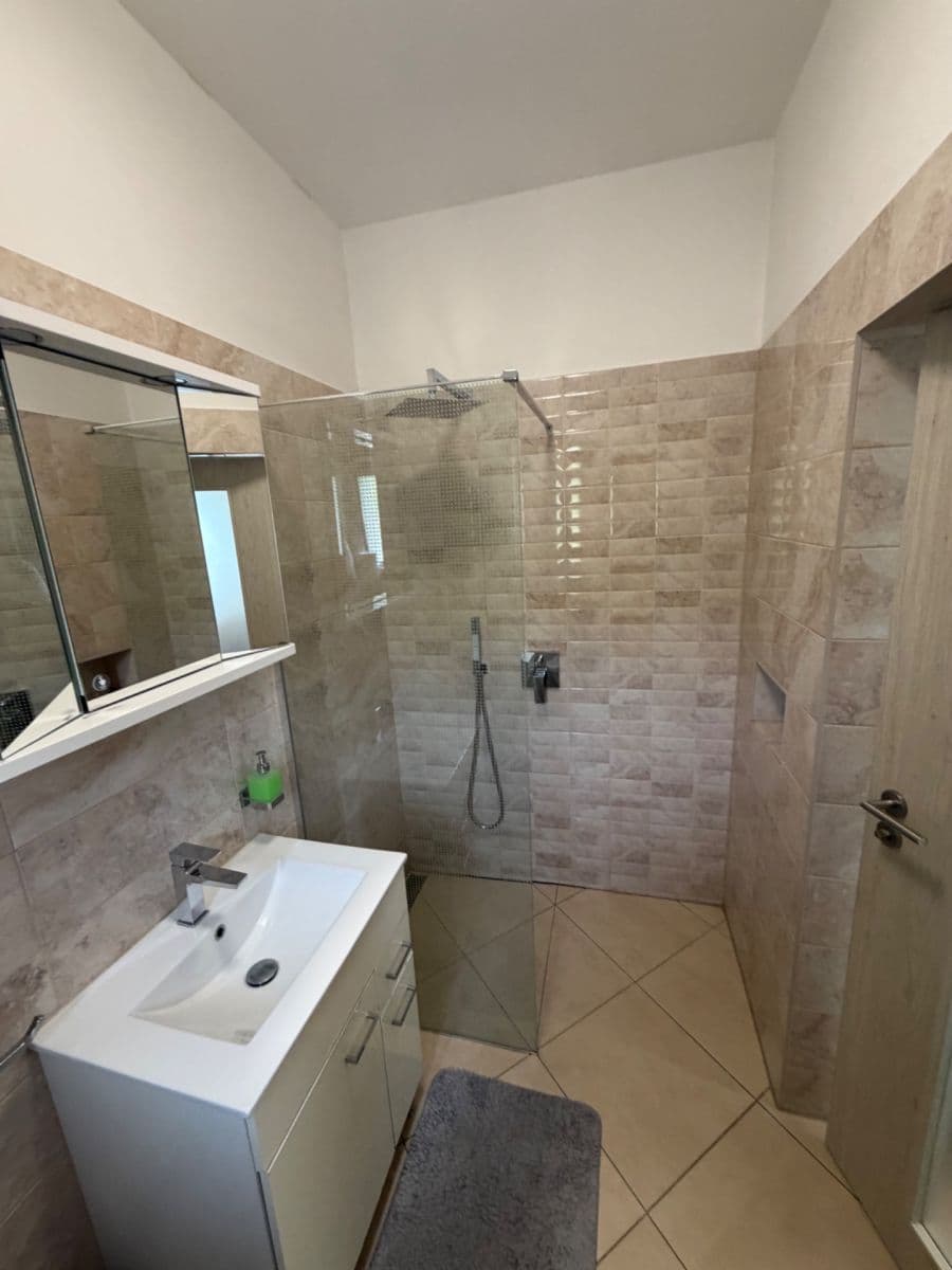 Pronájem bytu 1+kk 40 m², Božanovská, Praha, Praha Pronájem bytu 1+kk 40 m², Božanovská, Praha, Praha