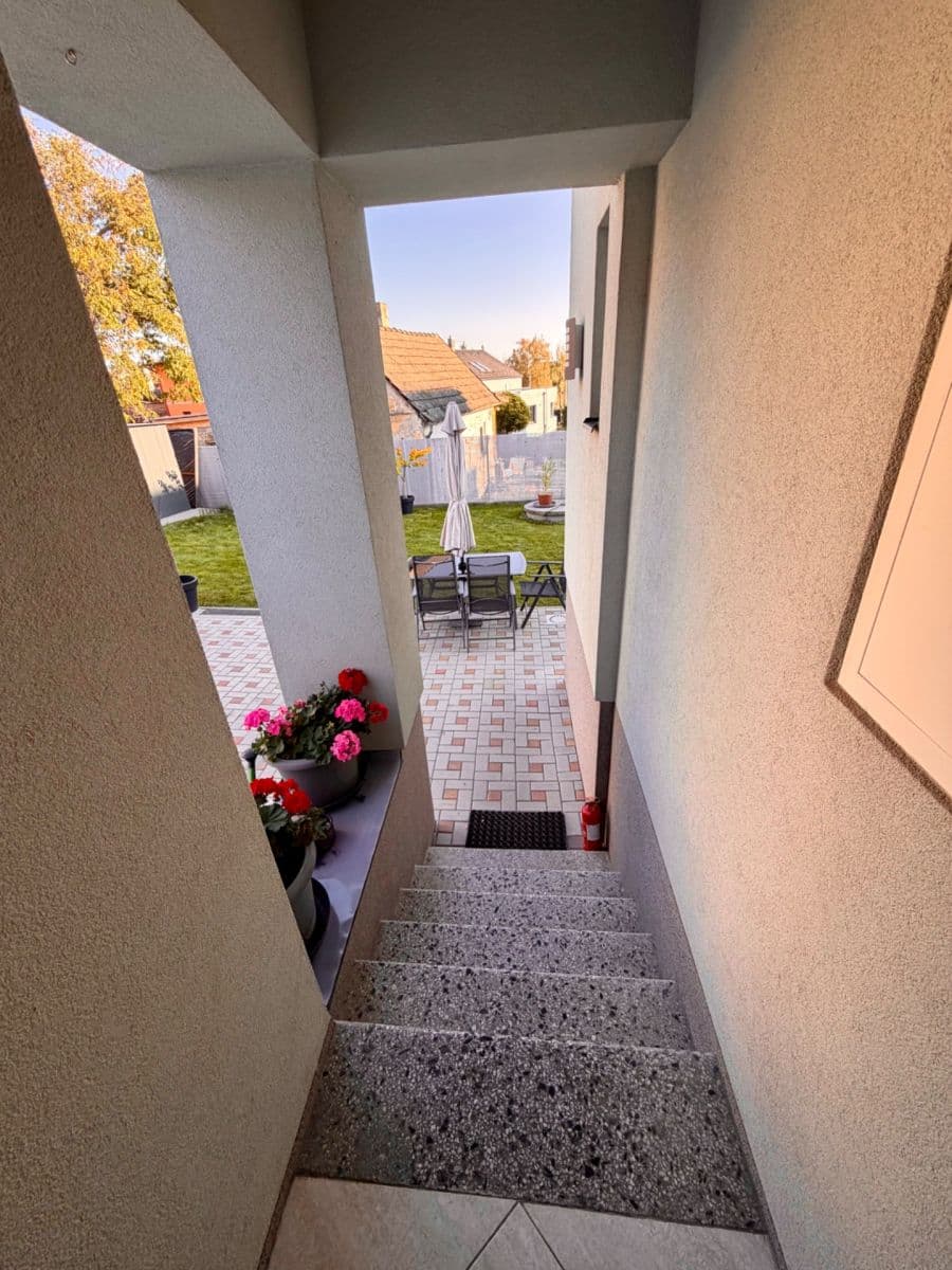 Pronájem bytu 1+kk 40 m², Božanovská, Praha, Praha Pronájem bytu 1+kk 40 m², Božanovská, Praha, Praha