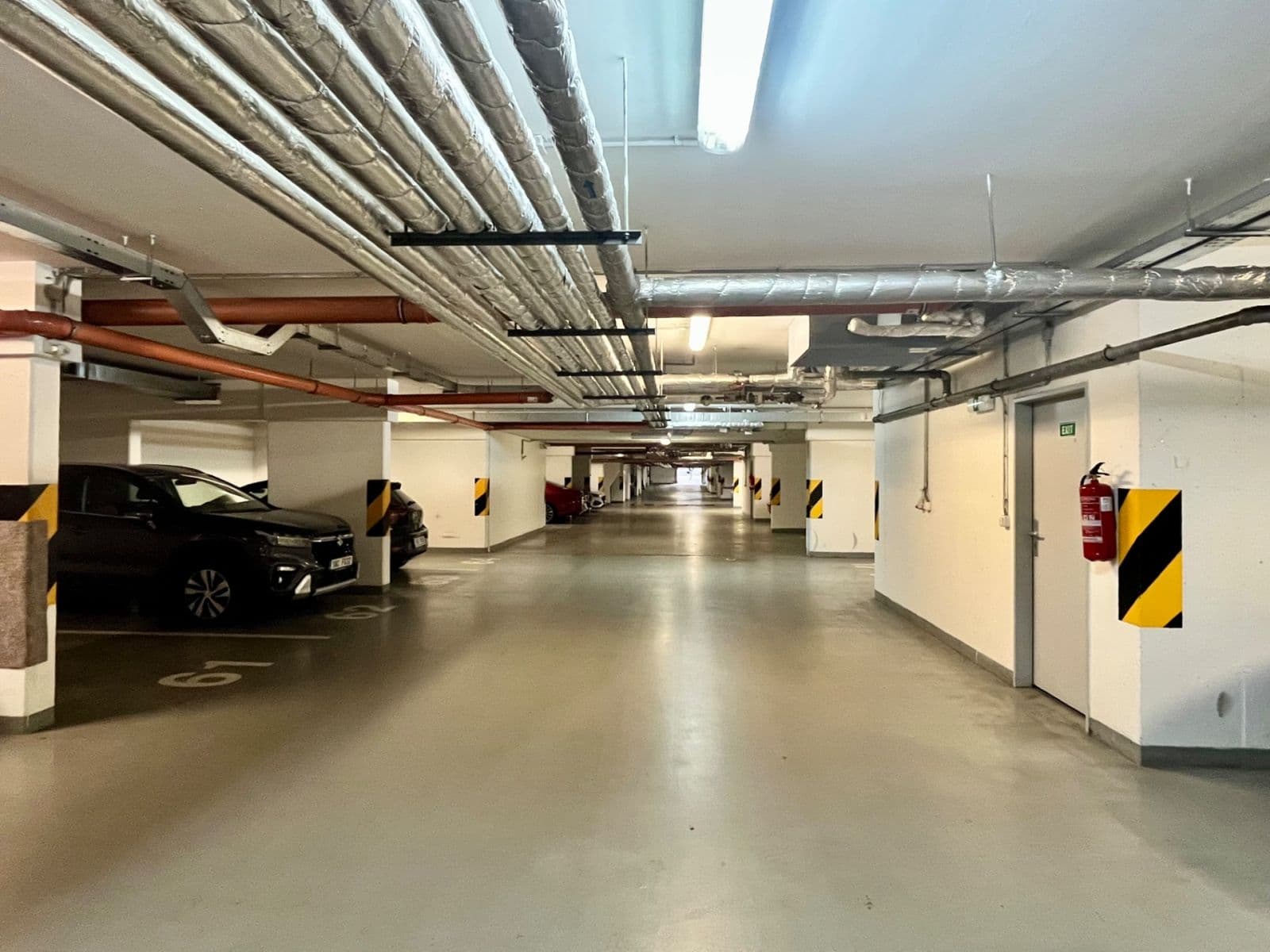 Pronájem garáže 11 m², Názovská, Praha, Praha Pronájem garáže 11 m², Názovská, Praha, Praha