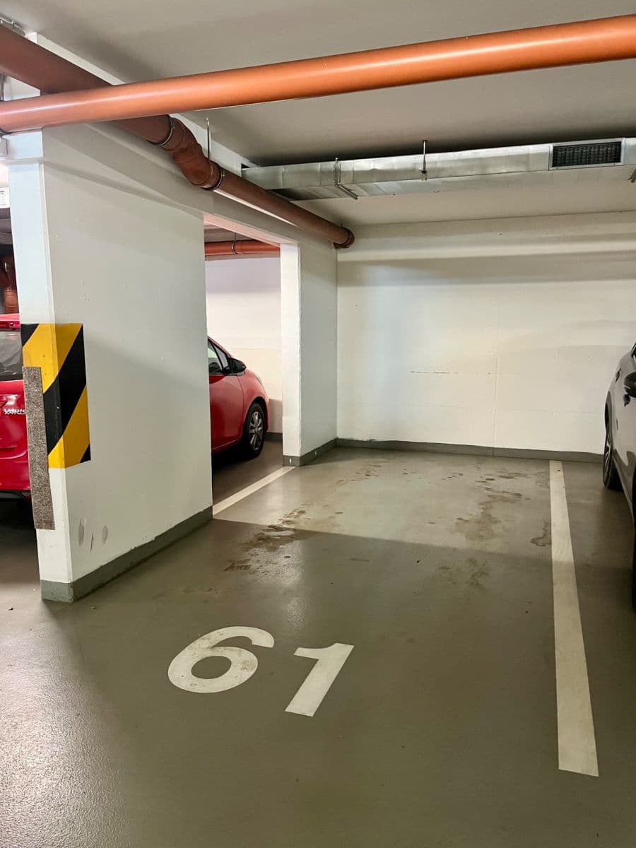 Pronájem garáže 11 m², Názovská, Praha, Praha Pronájem garáže 11 m², Názovská, Praha, Praha