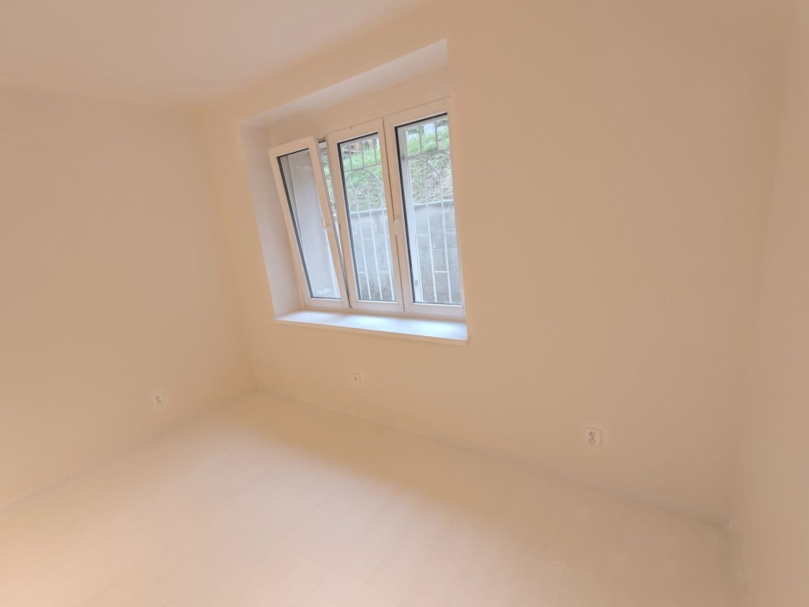Pronájem bytu 2+1 42 m², Křížová, Praha, Praha Pronájem bytu 2+1 42 m², Křížová, Praha, Praha