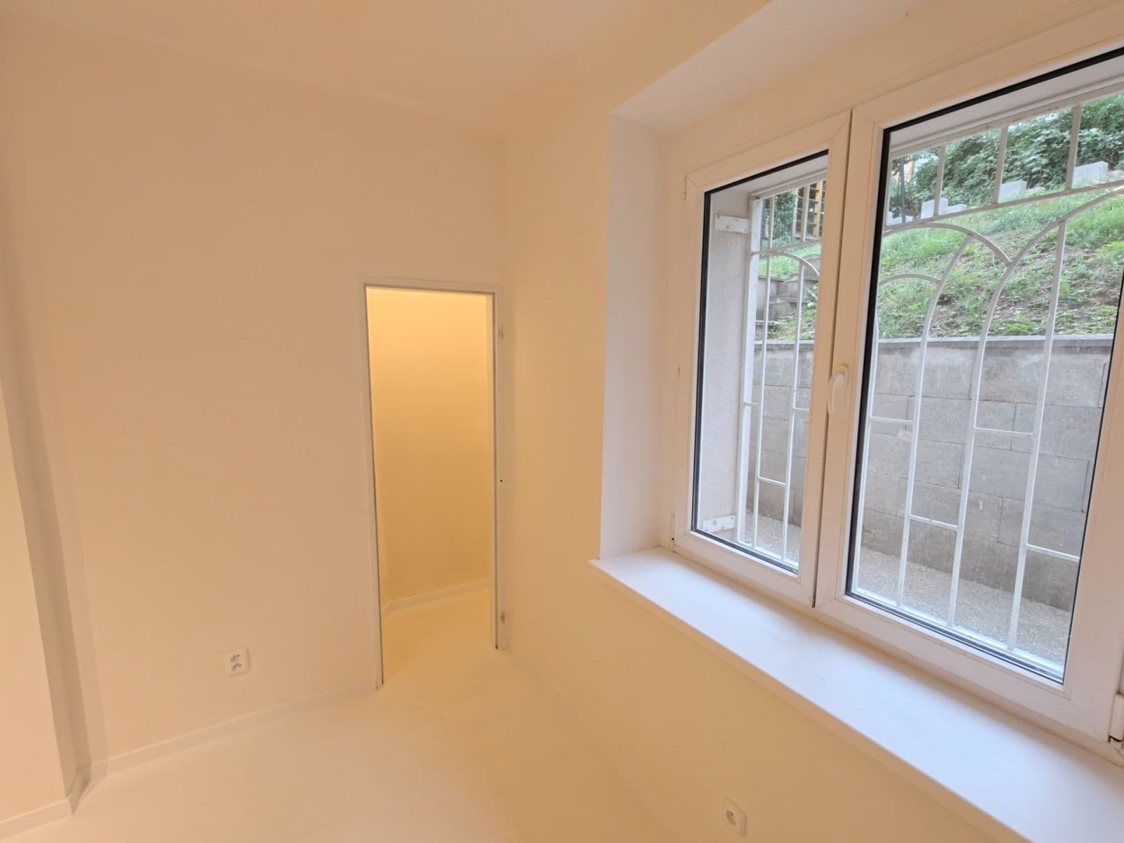 Pronájem bytu 2+1 42 m², Křížová, Praha, Praha Pronájem bytu 2+1 42 m², Křížová, Praha, Praha