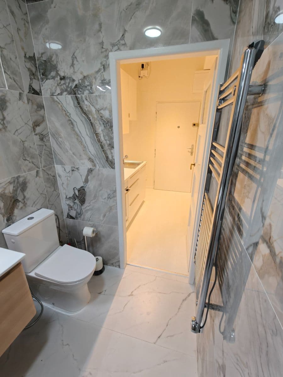 Pronájem bytu 2+1 42 m², Křížová, Praha, Praha Pronájem bytu 2+1 42 m², Křížová, Praha, Praha