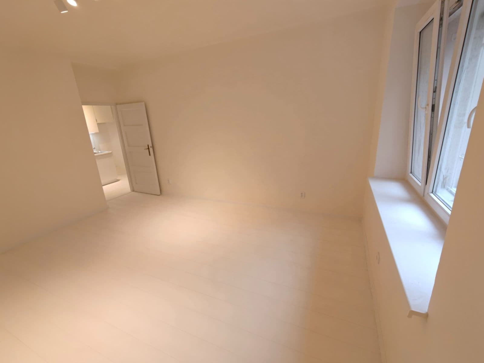 Pronájem bytu 2+1 42 m², Křížová, Praha, Praha Pronájem bytu 2+1 42 m², Křížová, Praha, Praha