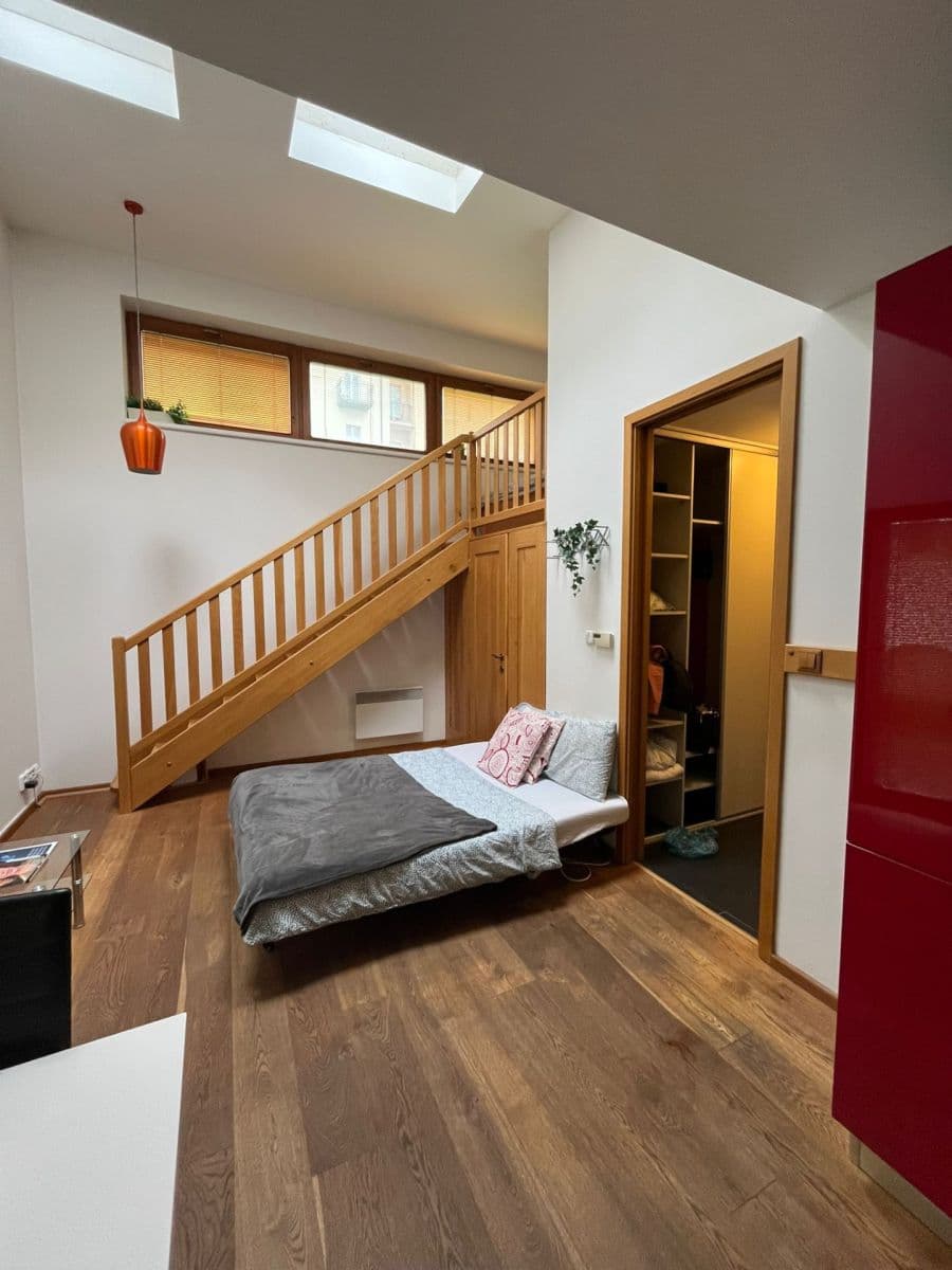 Pronájem bytu 1+kk 45 m², Uruguayská, Praha, Praha Pronájem bytu 1+kk 45 m², Uruguayská, Praha, Praha