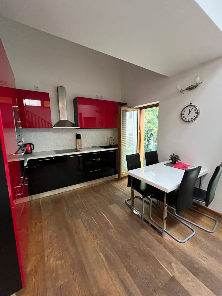 Pronájem bytu 1+kk 45 m², Uruguayská, Praha, Praha Pronájem bytu 1+kk 45 m², Uruguayská, Praha, Praha