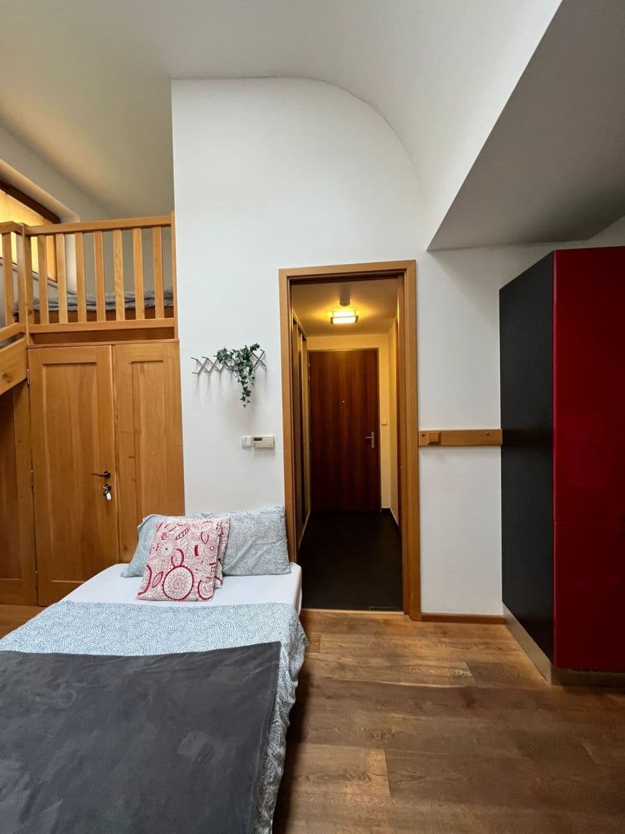 Pronájem bytu 1+kk 45 m², Uruguayská, Praha, Praha Pronájem bytu 1+kk 45 m², Uruguayská, Praha, Praha