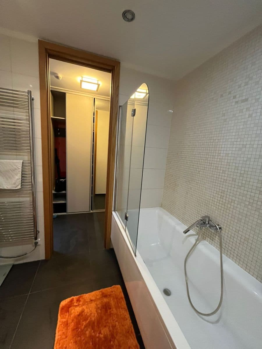 Pronájem bytu 1+kk 45 m², Uruguayská, Praha, Praha Pronájem bytu 1+kk 45 m², Uruguayská, Praha, Praha