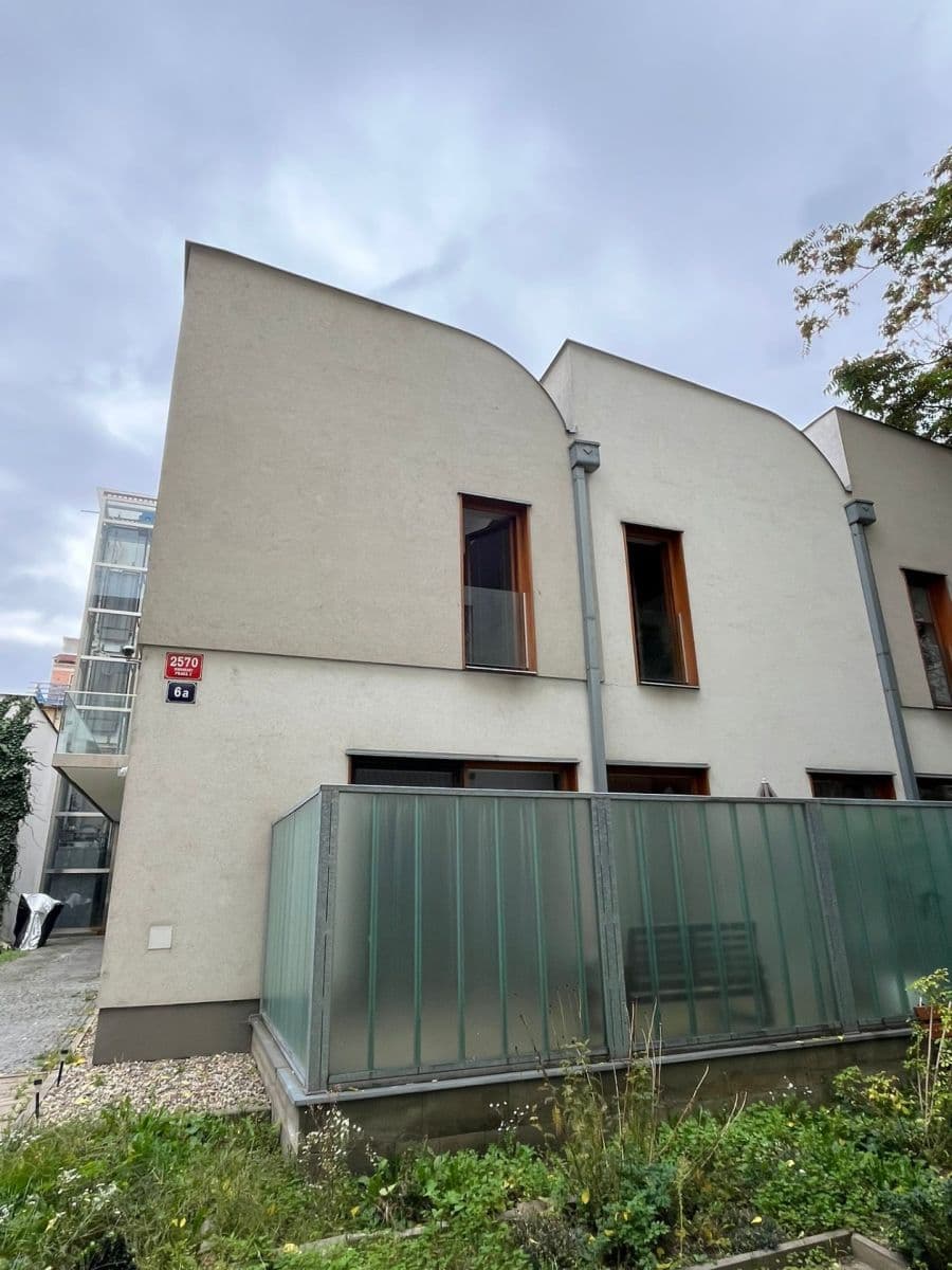 Pronájem bytu 1+kk 45 m², Uruguayská, Praha, Praha Pronájem bytu 1+kk 45 m², Uruguayská, Praha, Praha