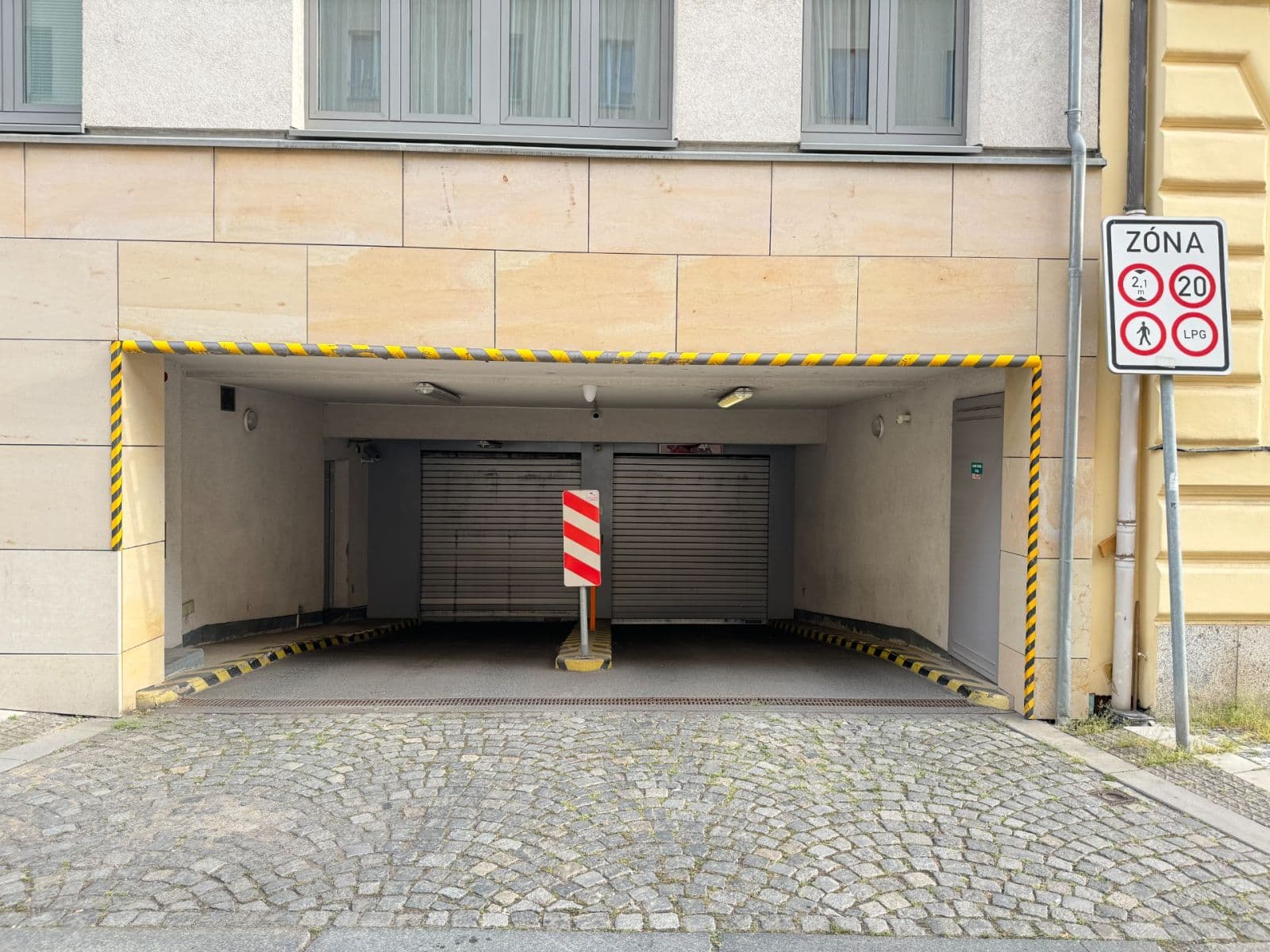 Pronájem garáže 15 m², Karla Engliše, Praha, Praha Pronájem garáže 15 m², Karla Engliše, Praha, Praha