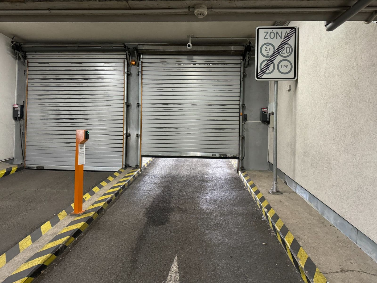 Pronájem garáže 15 m², Karla Engliše, Praha, Praha Pronájem garáže 15 m², Karla Engliše, Praha, Praha