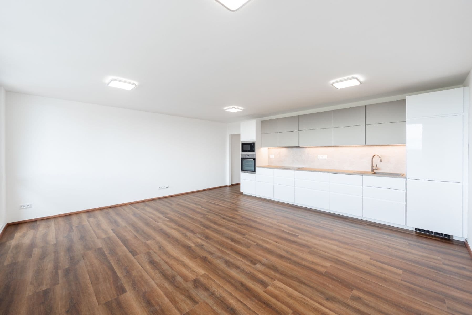 Prodej bytu 3+kk 85 m², Doležalova, Praha, Praha Prodej bytu 3+kk 85 m², Doležalova, Praha, Praha