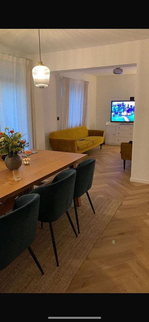 Pronájem domu 250 m², pozemek 662 m², Flughafenstr., Karlsruhe, Bádensko-Württembersko Pronájem domu 250 m², pozemek 662 m², Flughafenstr., Karlsruhe, Bádensko-Württembersko