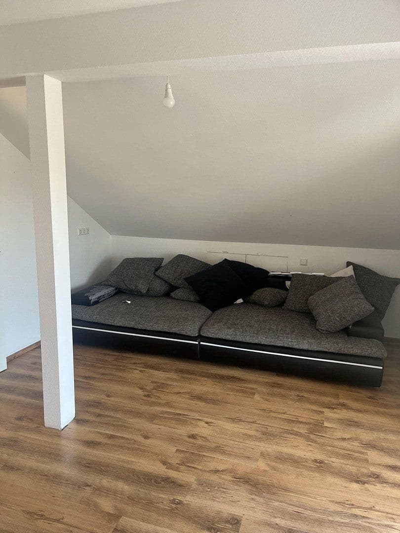 Pronájem bytu 3+1 85 m², Hans Doll Strasse 17 A, Sinsheim, Bádensko-Württembersko Pronájem bytu 3+1 85 m², Hans Doll Strasse 17 A, Sinsheim, Bádensko-Württembersko