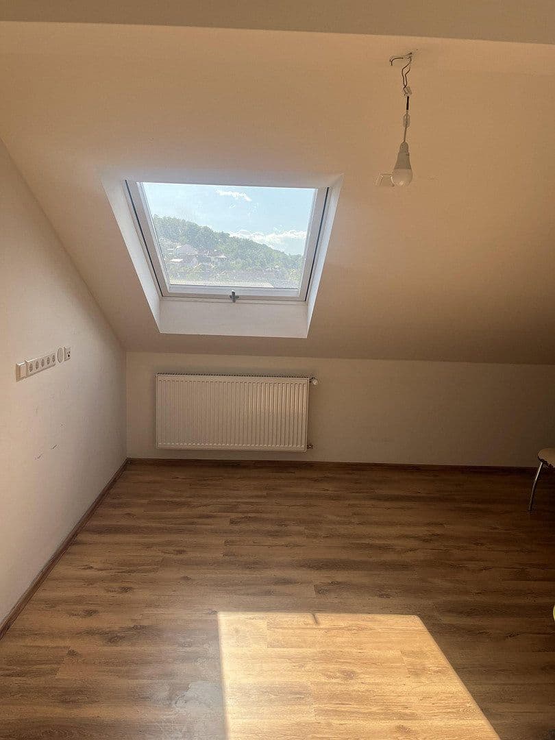 Pronájem bytu 3+1 85 m², Hans Doll Strasse 17 A, Sinsheim, Bádensko-Württembersko Pronájem bytu 3+1 85 m², Hans Doll Strasse 17 A, Sinsheim, Bádensko-Württembersko
