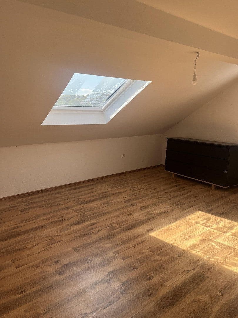 Pronájem bytu 3+1 85 m², Hans Doll Strasse 17 A, Sinsheim, Bádensko-Württembersko Pronájem bytu 3+1 85 m², Hans Doll Strasse 17 A, Sinsheim, Bádensko-Württembersko