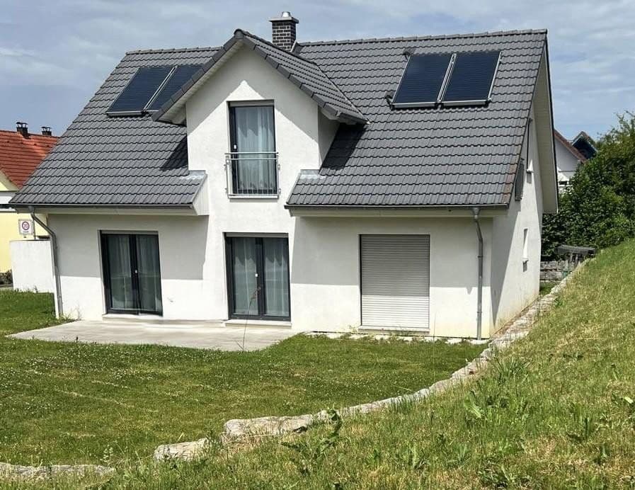 Prodej domu 142 m², pozemek 725 m², Heppachweg 2, Kirchberg an der Jagst, Bádensko-Württembersko Prodej domu 142 m², pozemek 725 m², Heppachweg 2, Kirchberg an der Jagst, Bádensko-Württembersko