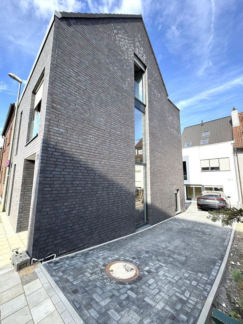 Pronájem domu 145 m², pozemek 180 m², Römerstr. 14, Meerbusch, Severní Porýní-Vestfálsko Pronájem domu 145 m², pozemek 180 m², Römerstr. 14, Meerbusch, Severní Porýní-Vestfálsko