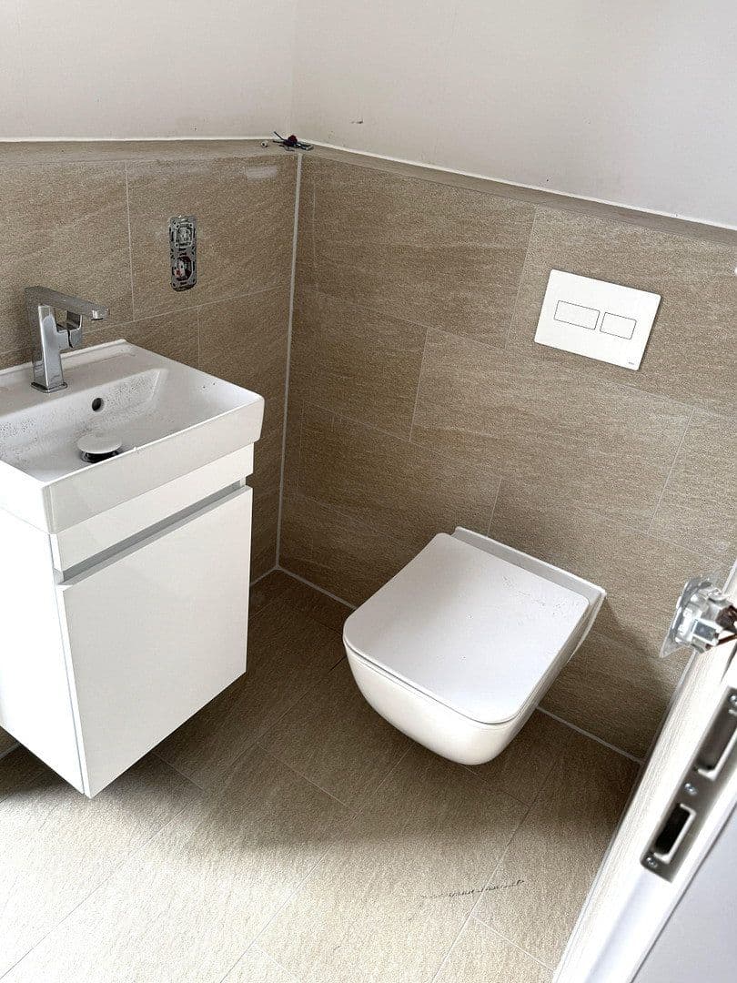 Pronájem domu 145 m², pozemek 180 m², Römerstr. 14, Meerbusch, Severní Porýní-Vestfálsko Pronájem domu 145 m², pozemek 180 m², Römerstr. 14, Meerbusch, Severní Porýní-Vestfálsko