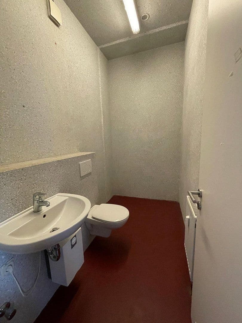 Pronájem nebytového prostoru 544 m², Knappenstraße 80, Oberhausen, Severní Porýní-Vestfálsko Pronájem nebytového prostoru 544 m², Knappenstraße 80, Oberhausen, Severní Porýní-Vestfálsko