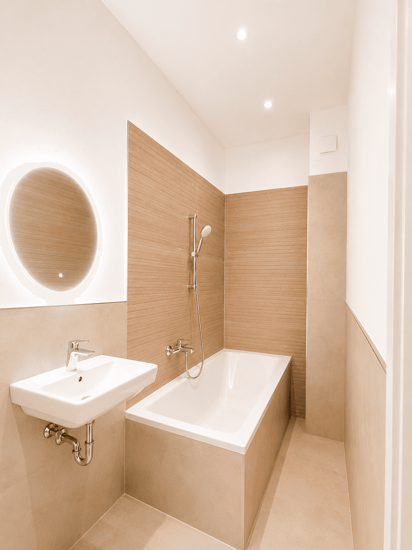 Pronájem bytu 4+1 93 m², Röpziger Straße 6, Halle (Saale), Sasko-Anhaltsko Pronájem bytu 4+1 93 m², Röpziger Straße 6, Halle (Saale), Sasko-Anhaltsko