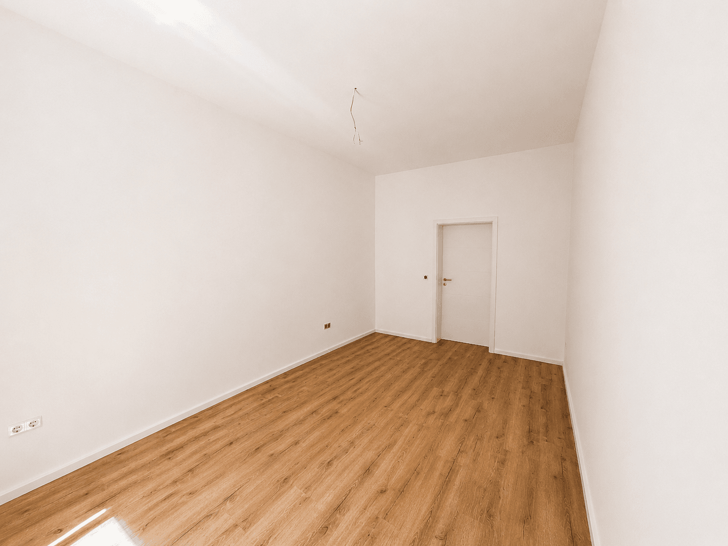 Pronájem bytu 4+1 93 m², Röpziger Straße 6, Halle (Saale), Sasko-Anhaltsko Pronájem bytu 4+1 93 m², Röpziger Straße 6, Halle (Saale), Sasko-Anhaltsko