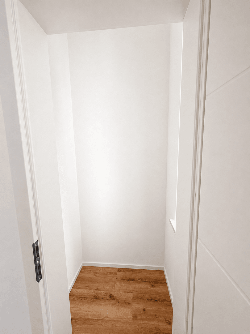 Pronájem bytu 4+1 93 m², Röpziger Straße 6, Halle (Saale), Sasko-Anhaltsko Pronájem bytu 4+1 93 m², Röpziger Straße 6, Halle (Saale), Sasko-Anhaltsko