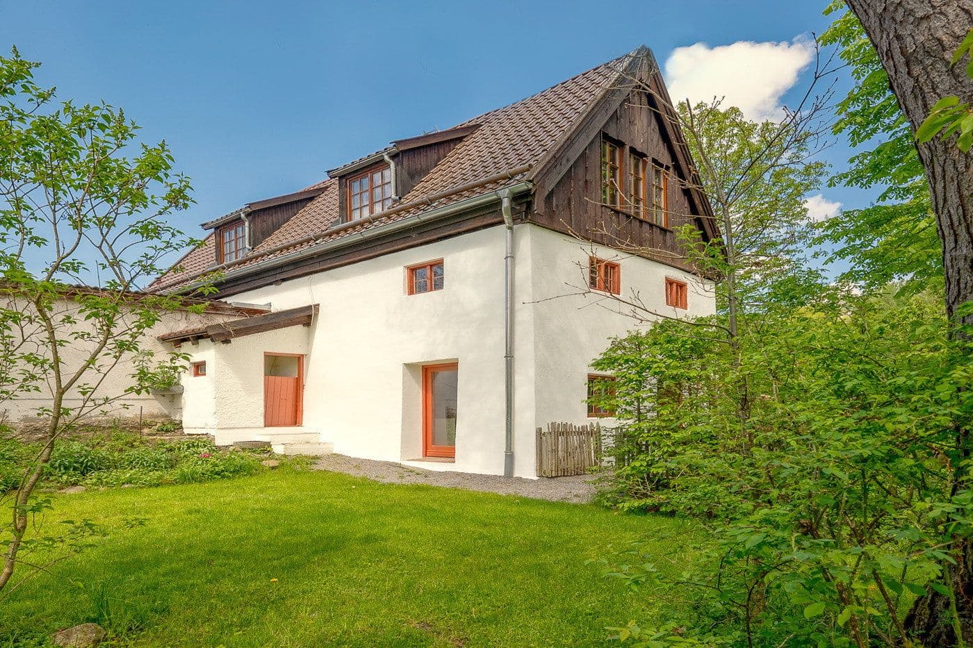 Prodej domu 130 m², pozemek 2.678 m², Manthalstr. 2, Berg, Bavorsko Prodej domu 130 m², pozemek 2.678 m², Manthalstr. 2, Berg, Bavorsko