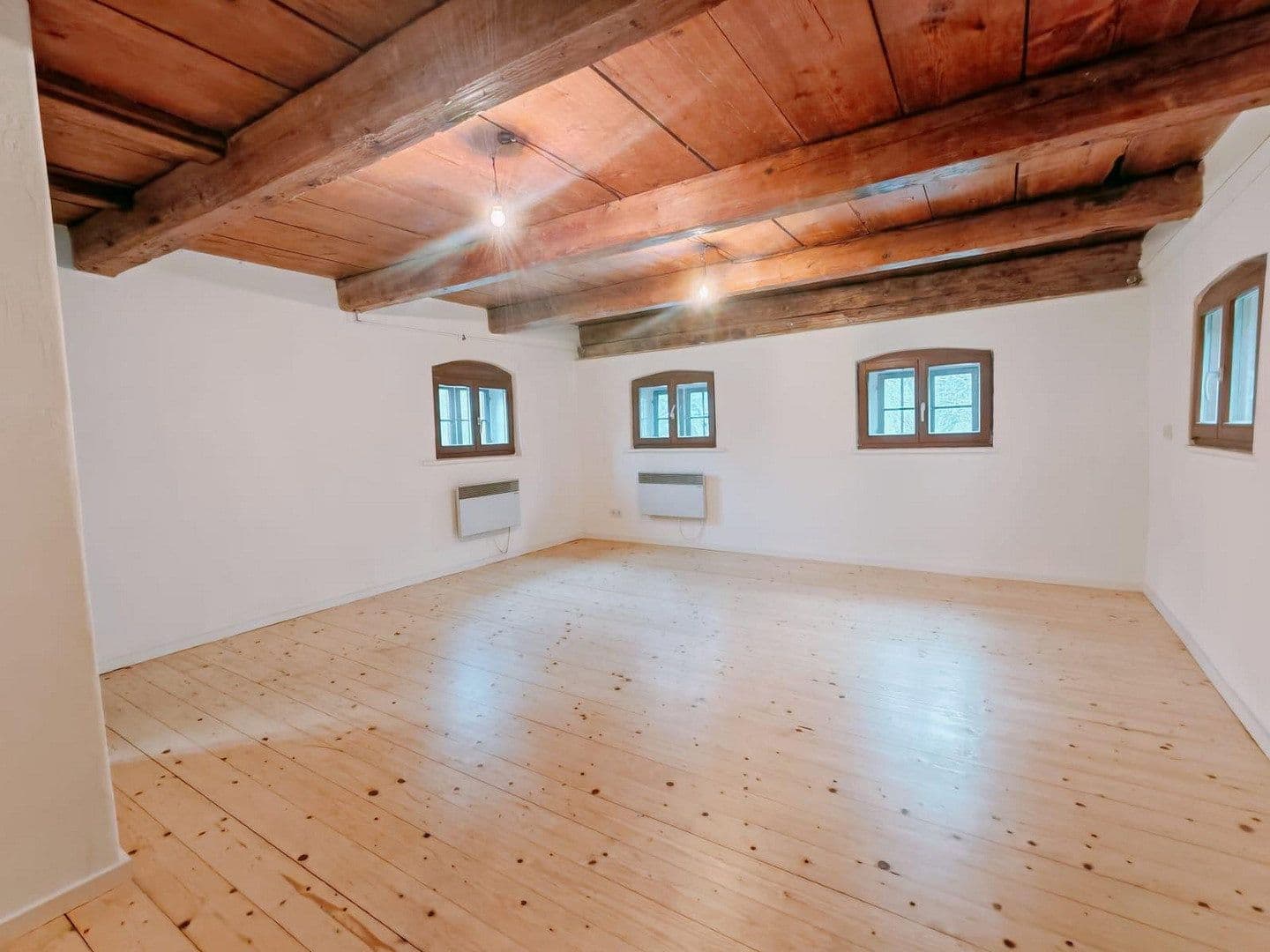 Prodej domu 130 m², pozemek 2.678 m², Manthalstr. 2, Berg, Bavorsko Prodej domu 130 m², pozemek 2.678 m², Manthalstr. 2, Berg, Bavorsko