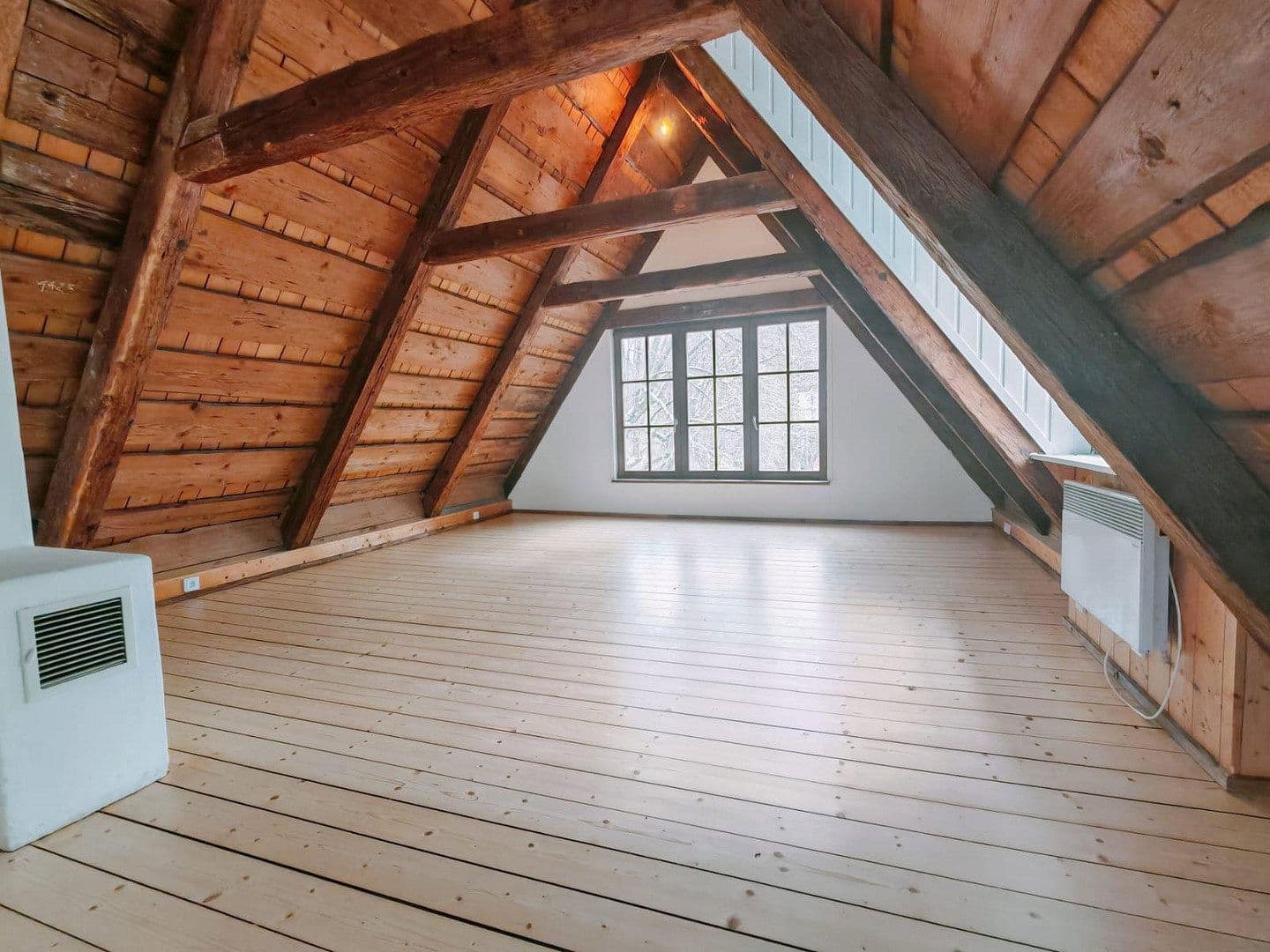 Pronájem domu 130 m², pozemek 2.678 m², Manthalstr. 2, Berg, Bavorsko Pronájem domu 130 m², pozemek 2.678 m², Manthalstr. 2, Berg, Bavorsko