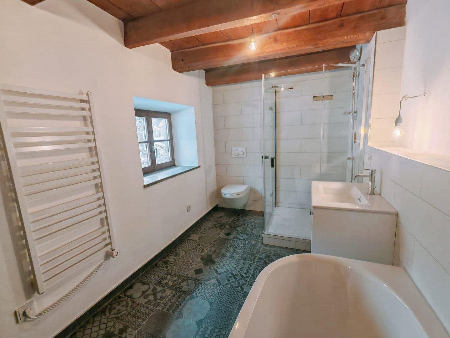 Pronájem domu 130 m², pozemek 2.678 m², Manthalstr. 2, Berg, Bavorsko Pronájem domu 130 m², pozemek 2.678 m², Manthalstr. 2, Berg, Bavorsko