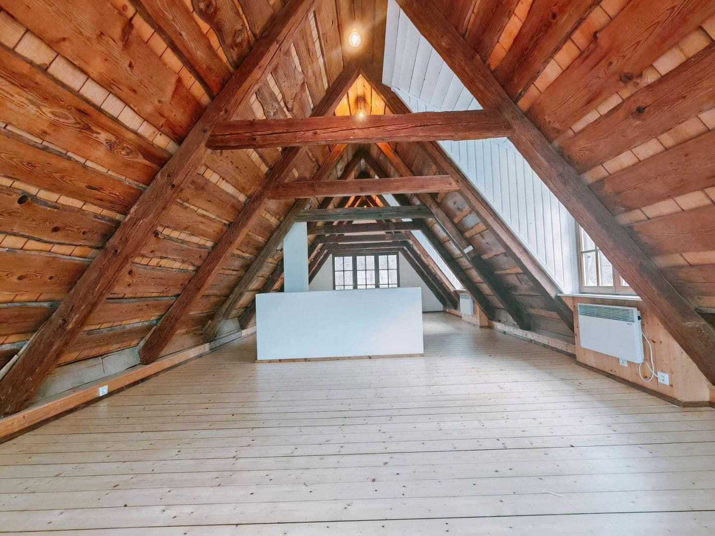Pronájem domu 130 m², pozemek 2.678 m², Manthalstr. 2, Berg, Bavorsko Pronájem domu 130 m², pozemek 2.678 m², Manthalstr. 2, Berg, Bavorsko