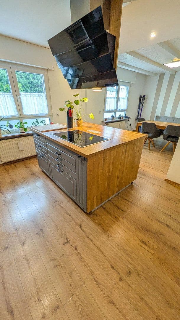 Prodej domu 144 m², pozemek 1.416 m², Hennef (Sieg), Severní Porýní-Vestfálsko Prodej domu 144 m², pozemek 1.416 m², Hennef (Sieg), Severní Porýní-Vestfálsko