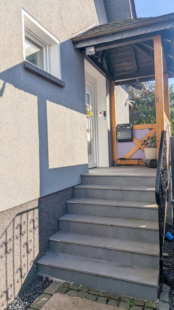 Prodej domu 144 m², pozemek 1.416 m², Hennef (Sieg), Severní Porýní-Vestfálsko Prodej domu 144 m², pozemek 1.416 m², Hennef (Sieg), Severní Porýní-Vestfálsko