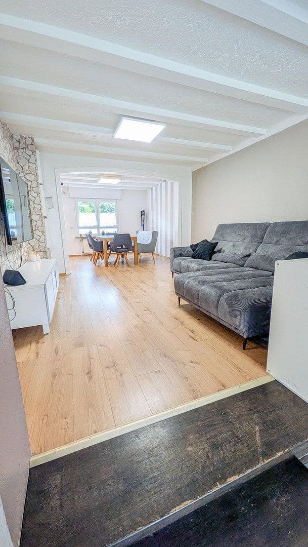 Prodej domu 144 m², pozemek 1.416 m², Hennef (Sieg), Severní Porýní-Vestfálsko Prodej domu 144 m², pozemek 1.416 m², Hennef (Sieg), Severní Porýní-Vestfálsko
