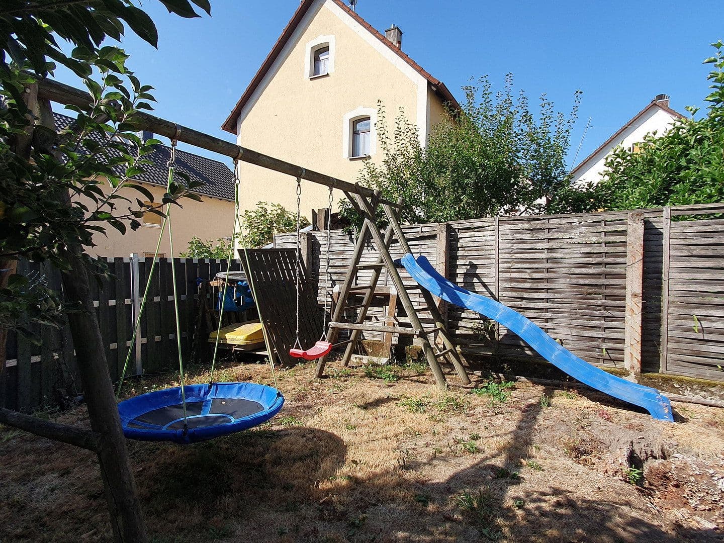 Prodej domu 120 m², pozemek 793 m², Buseck, Hessen Prodej domu 120 m², pozemek 793 m², Buseck, Hessen