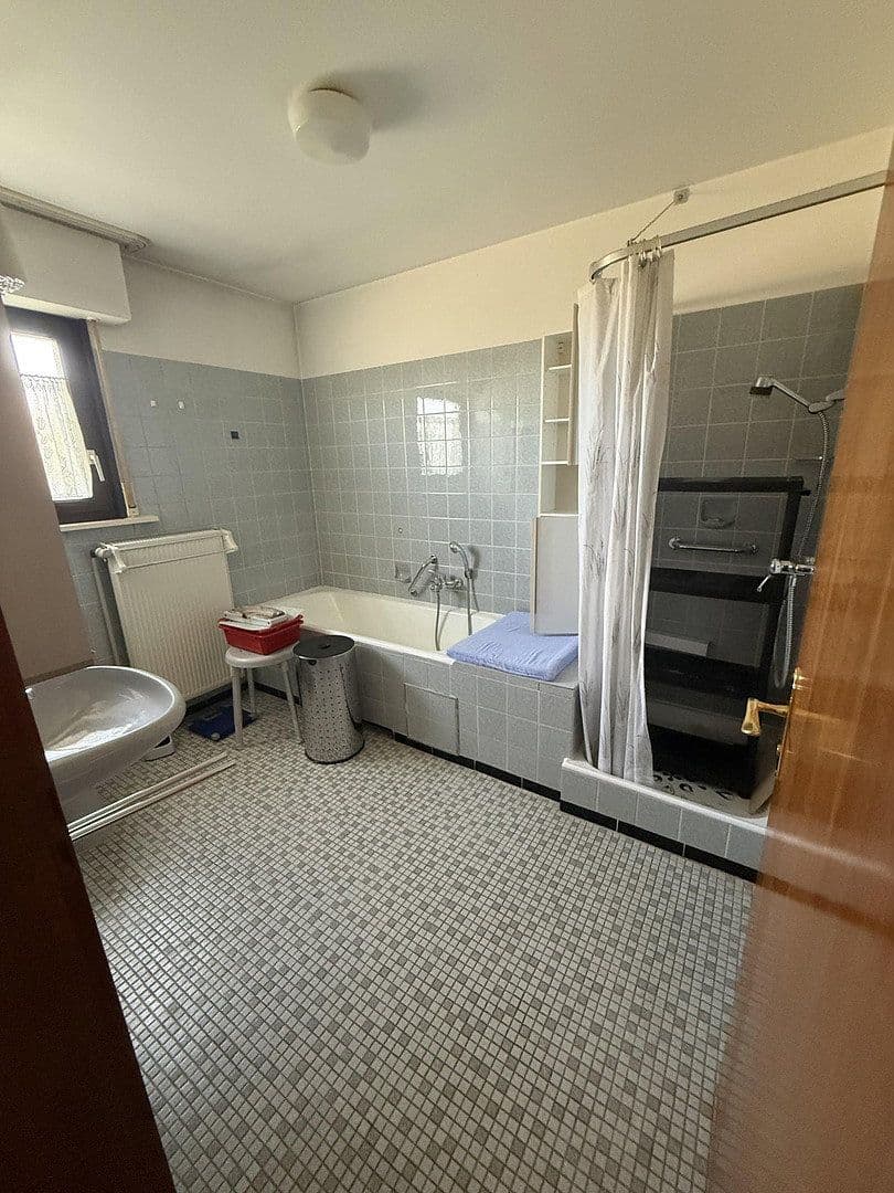 Prodej domu 106 m², pozemek 1.095 m², Mörikestraße 14, Eberdingen, Bádensko-Württembersko Prodej domu 106 m², pozemek 1.095 m², Mörikestraße 14, Eberdingen, Bádensko-Württembersko